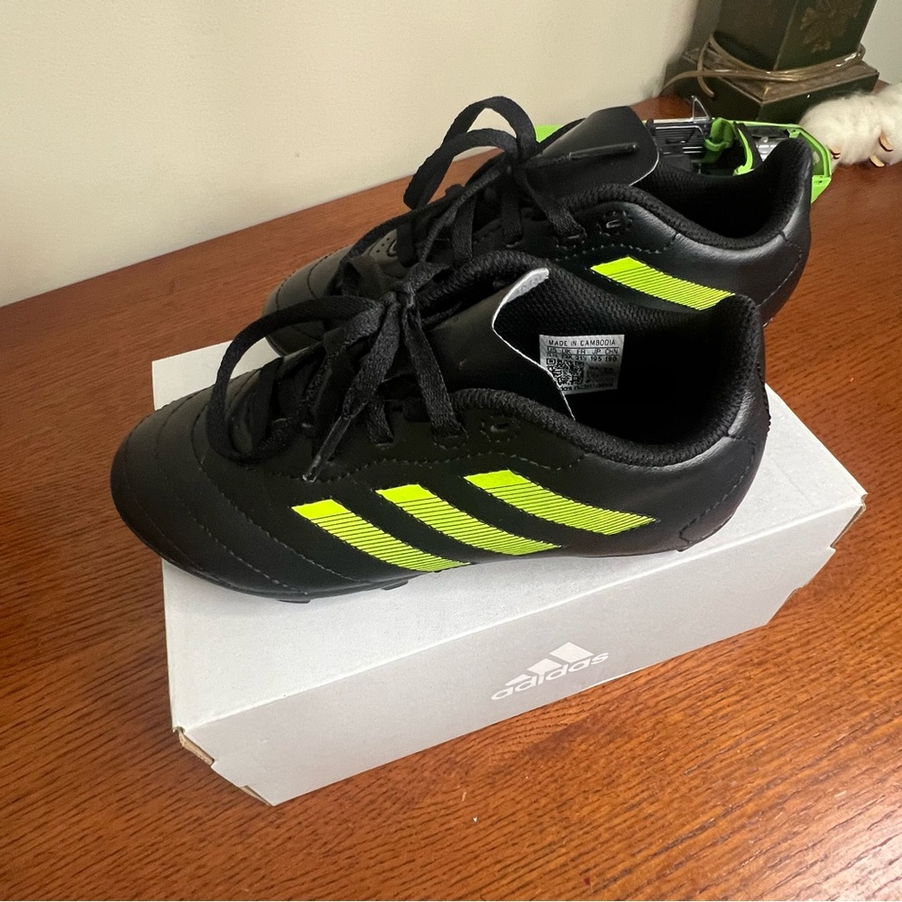 ADIDAS Kids Soccer Cleats JUNIOR GOLETTO VIII FG - BLACK/GREEN Size 1